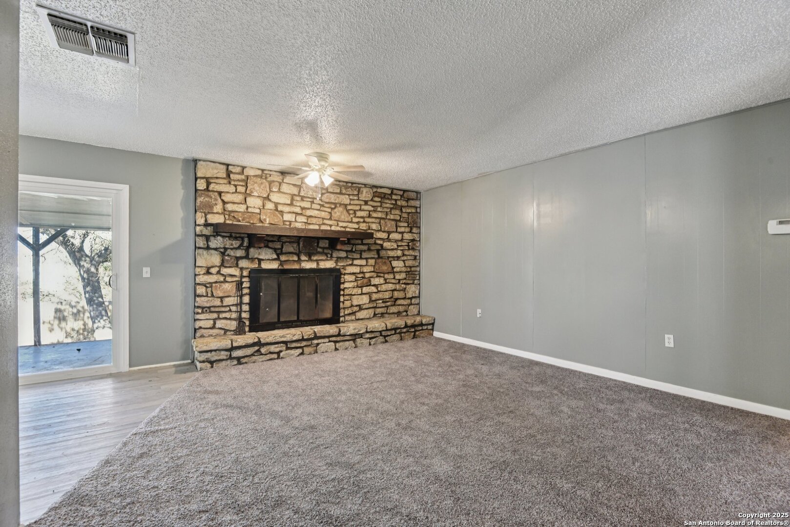 8203 Phoenix Universal City TX 78148