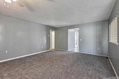 8203 Phoenix Universal City TX 78148