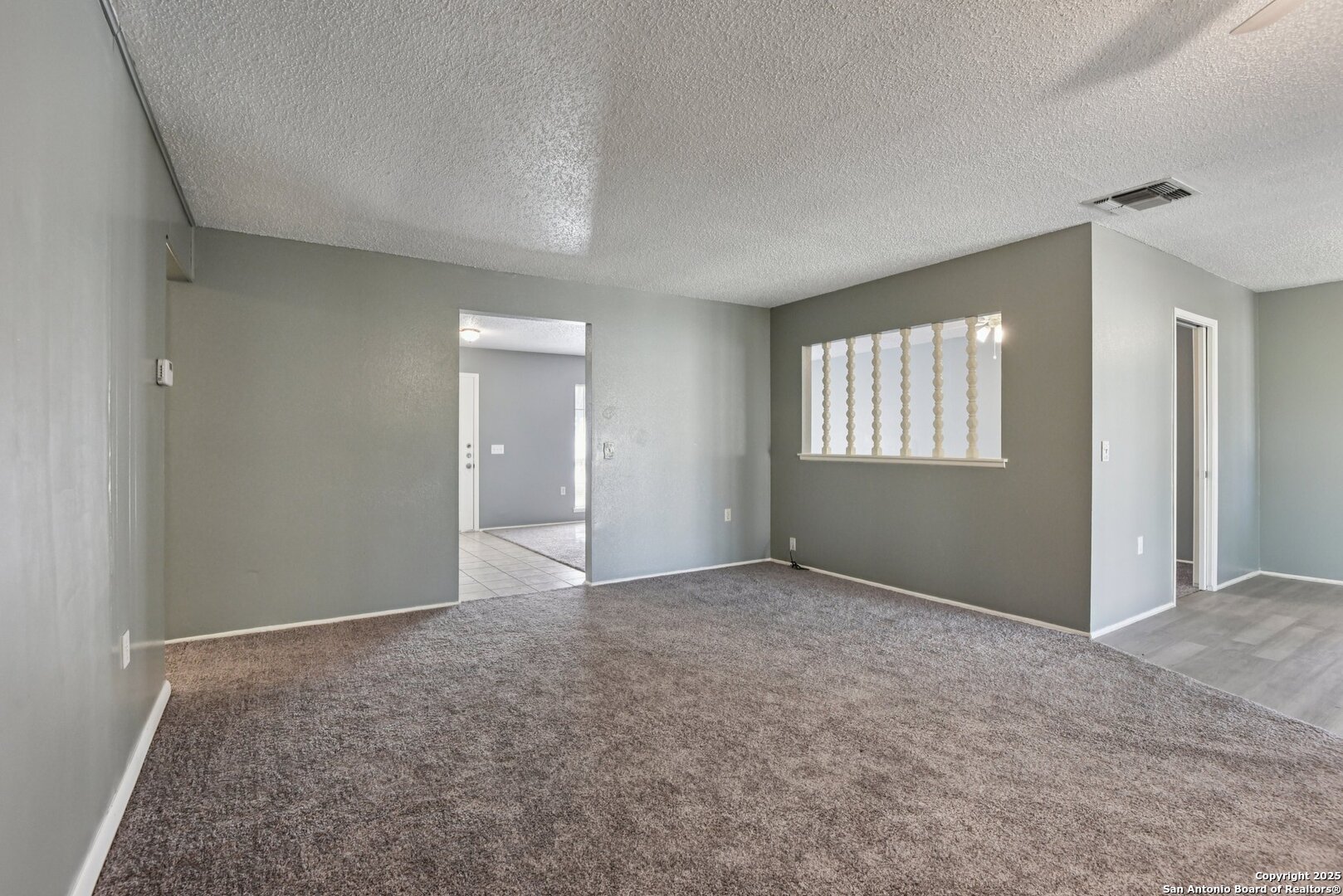 8203 Phoenix Universal City TX 78148