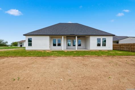 305 Venado Oaks Castroville TX 78009
