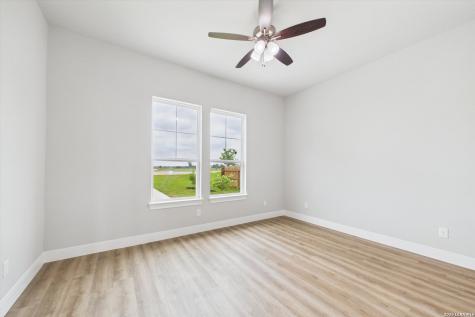 305 Venado Oaks Castroville TX 78009