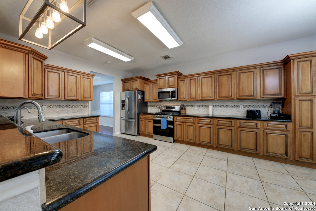 9415 Camino Venado Helotes TX 78023