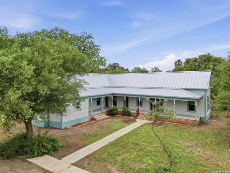 309 E Houston Street Knippa TX 78870