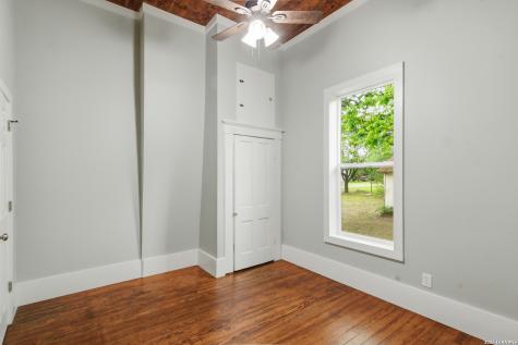 309 E Houston Street Knippa TX 78870