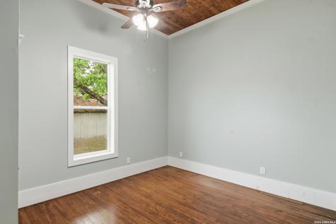 309 E Houston Street Knippa TX 78870