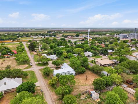 309 E Houston Street Knippa TX 78870