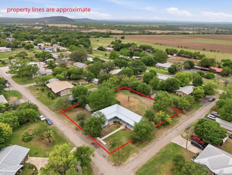 309 E Houston Street Knippa TX 78870