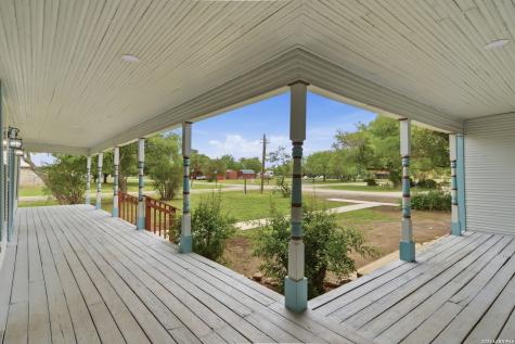 309 E Houston Street Knippa TX 78870