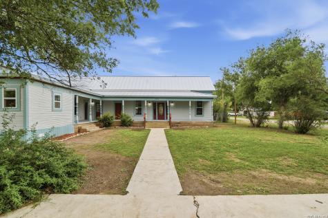 309 E Houston Street Knippa TX 78870