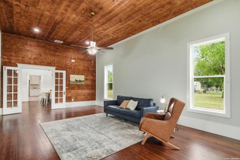 309 E Houston Street Knippa TX 78870