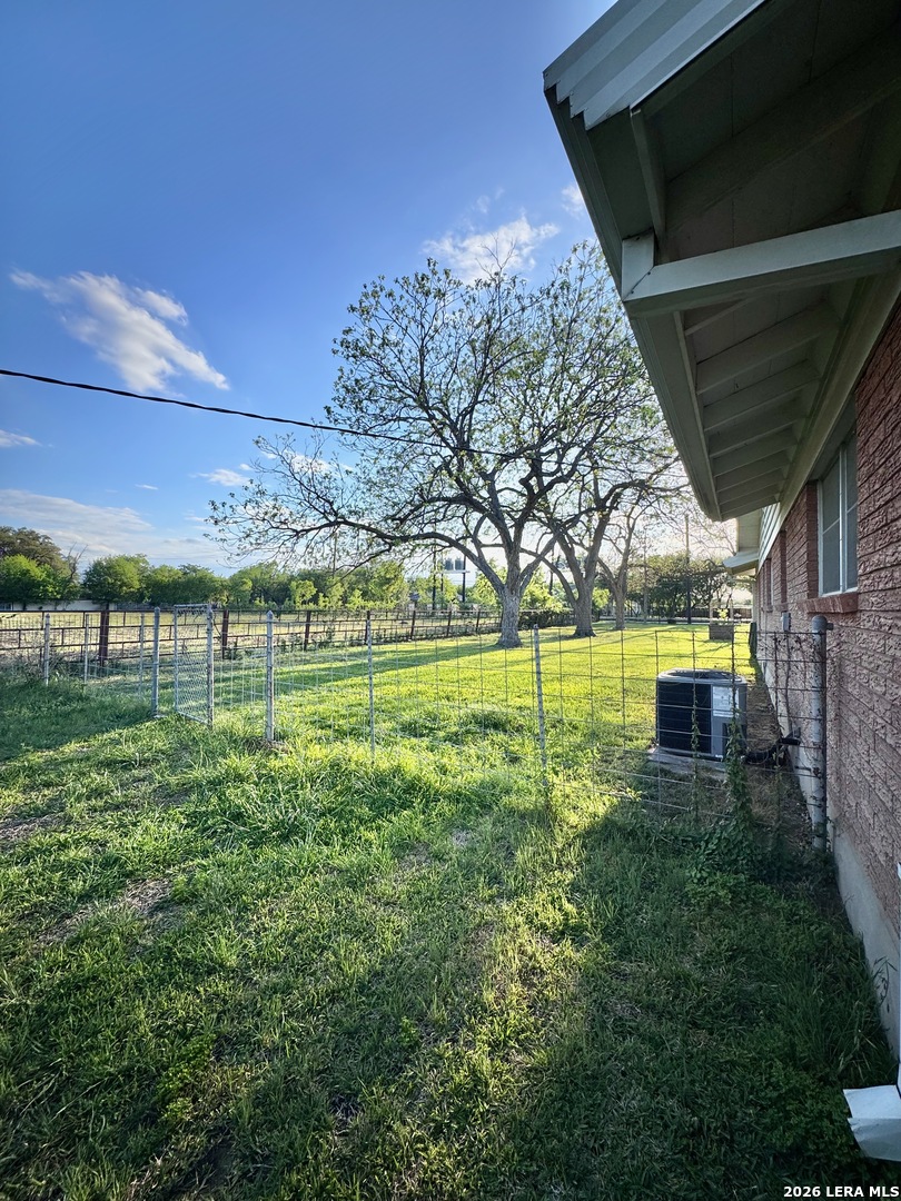 8798 Abe Lincoln San Antonio TX 78240