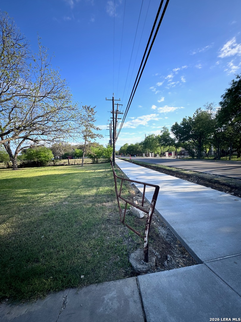 8798 Abe Lincoln San Antonio TX 78240