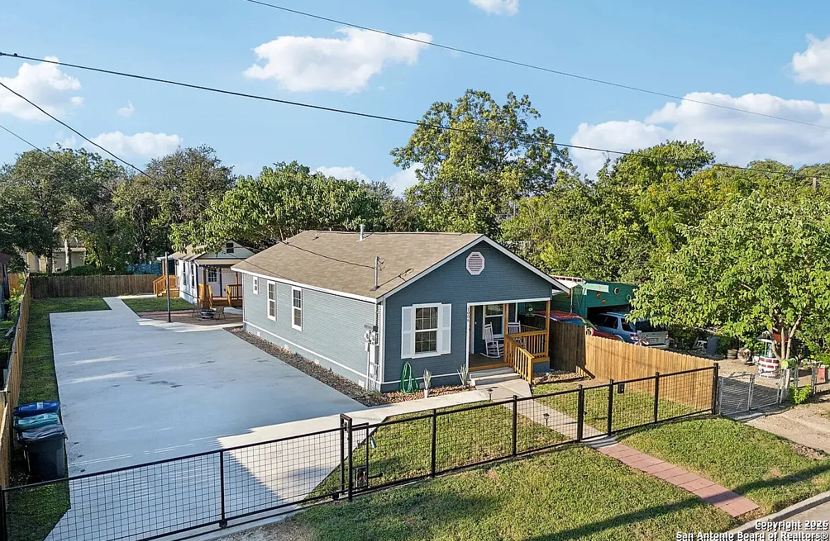 1006 & 1008 Center San Antonio TX 78202