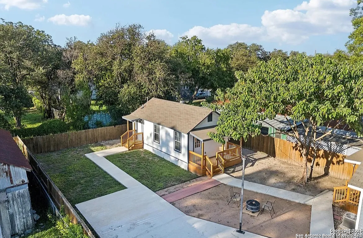 1006 & 1008 Center San Antonio TX 78202