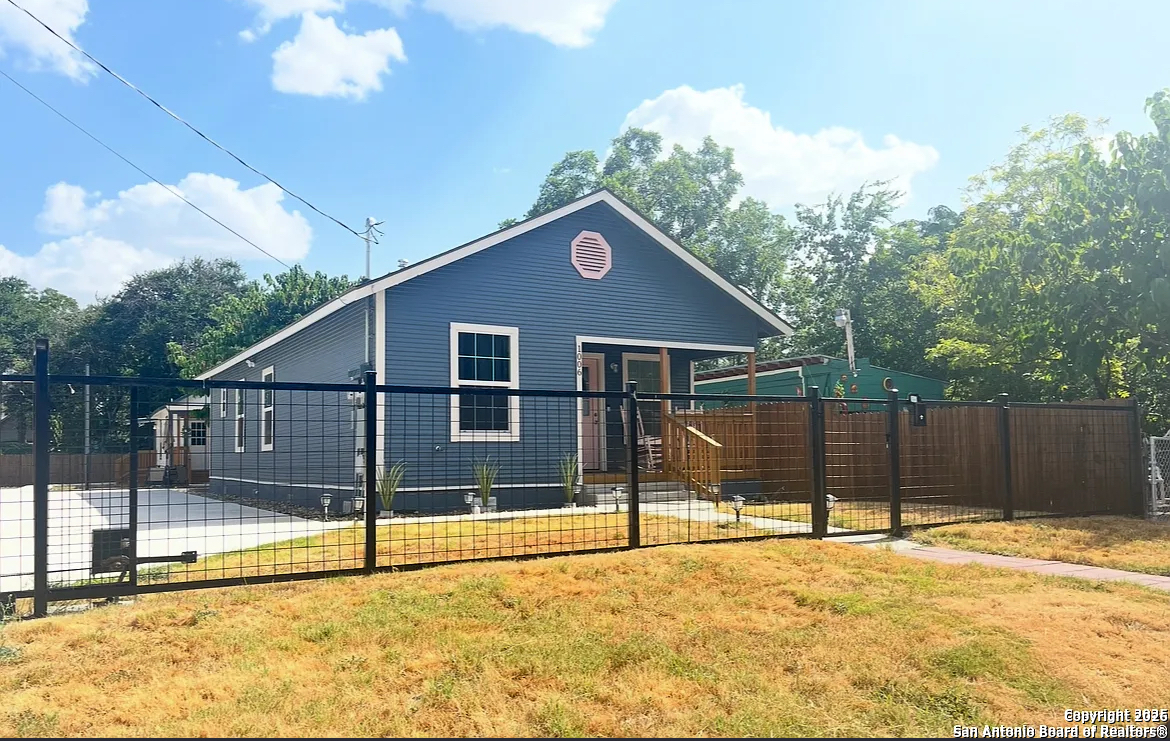 1006 & 1008 Center San Antonio TX 78202