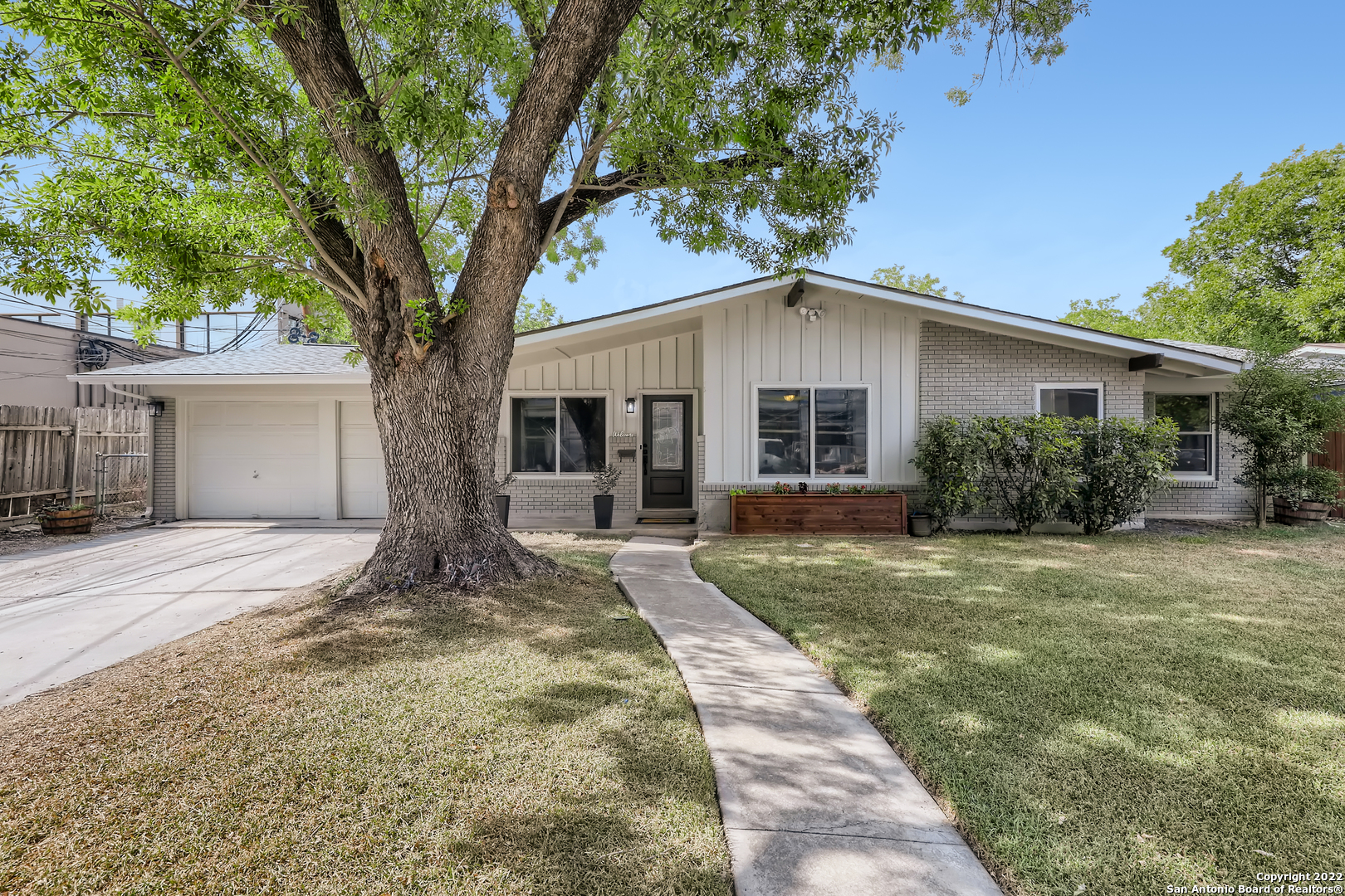 111 E Nottingham Drive San Antonio TX 78209