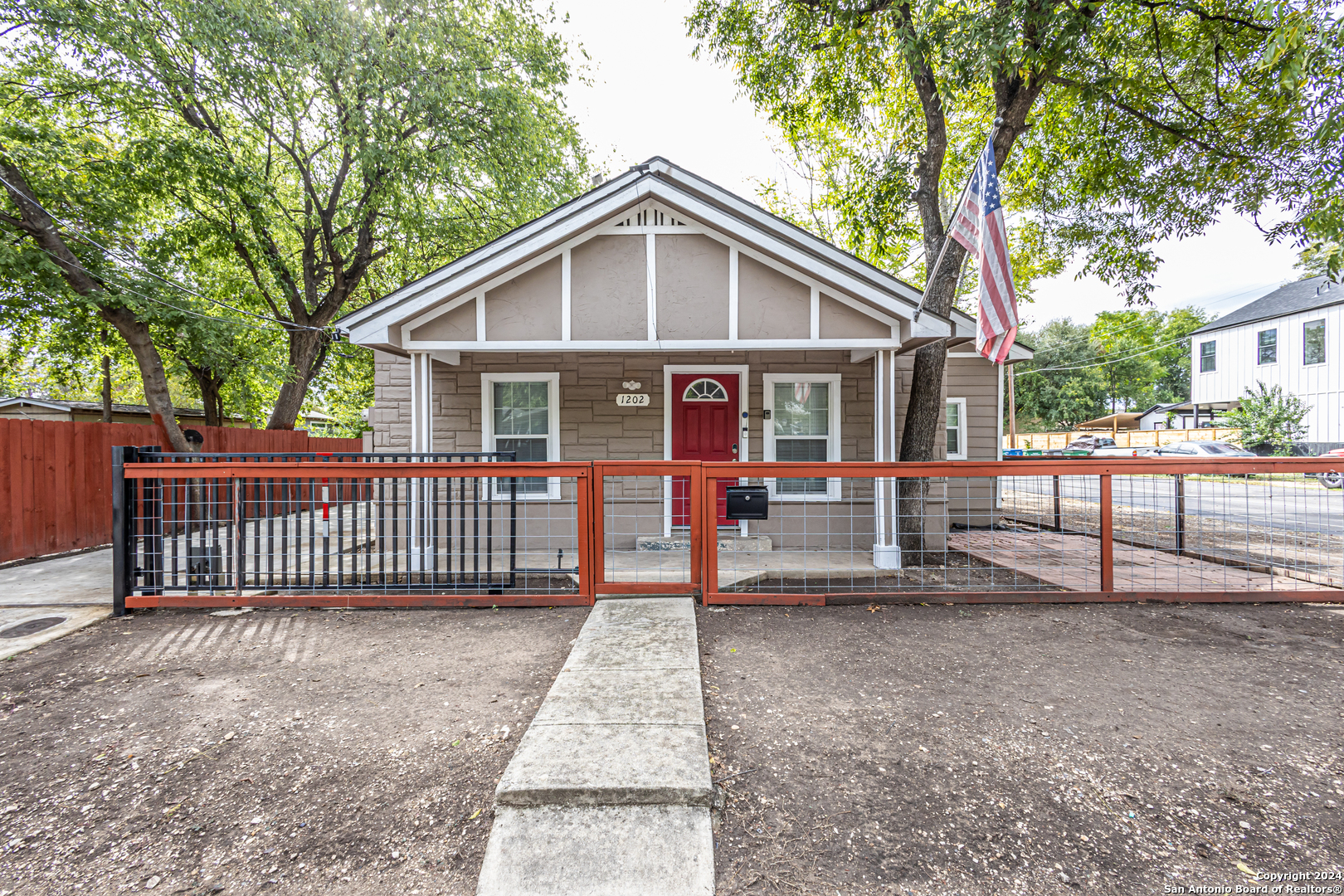 1202 N Center San Antonio TX 78202