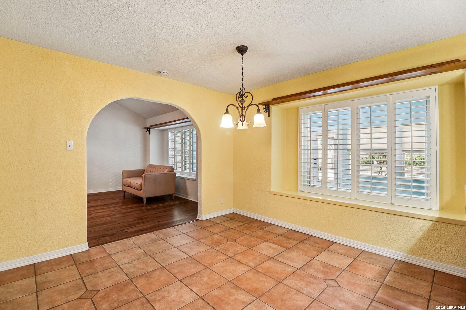 102 Meadowland Universal City TX 78148