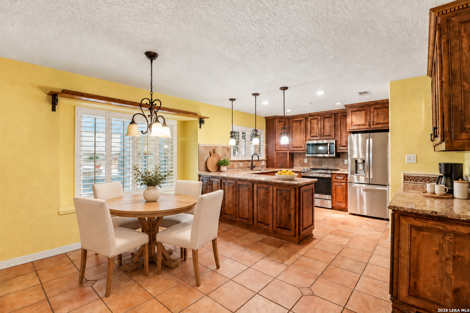 102 Meadowland Universal City TX 78148
