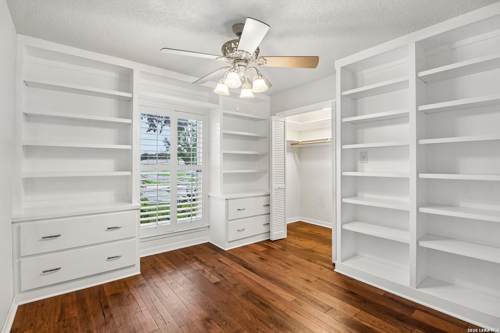 102 Meadowland Universal City TX 78148