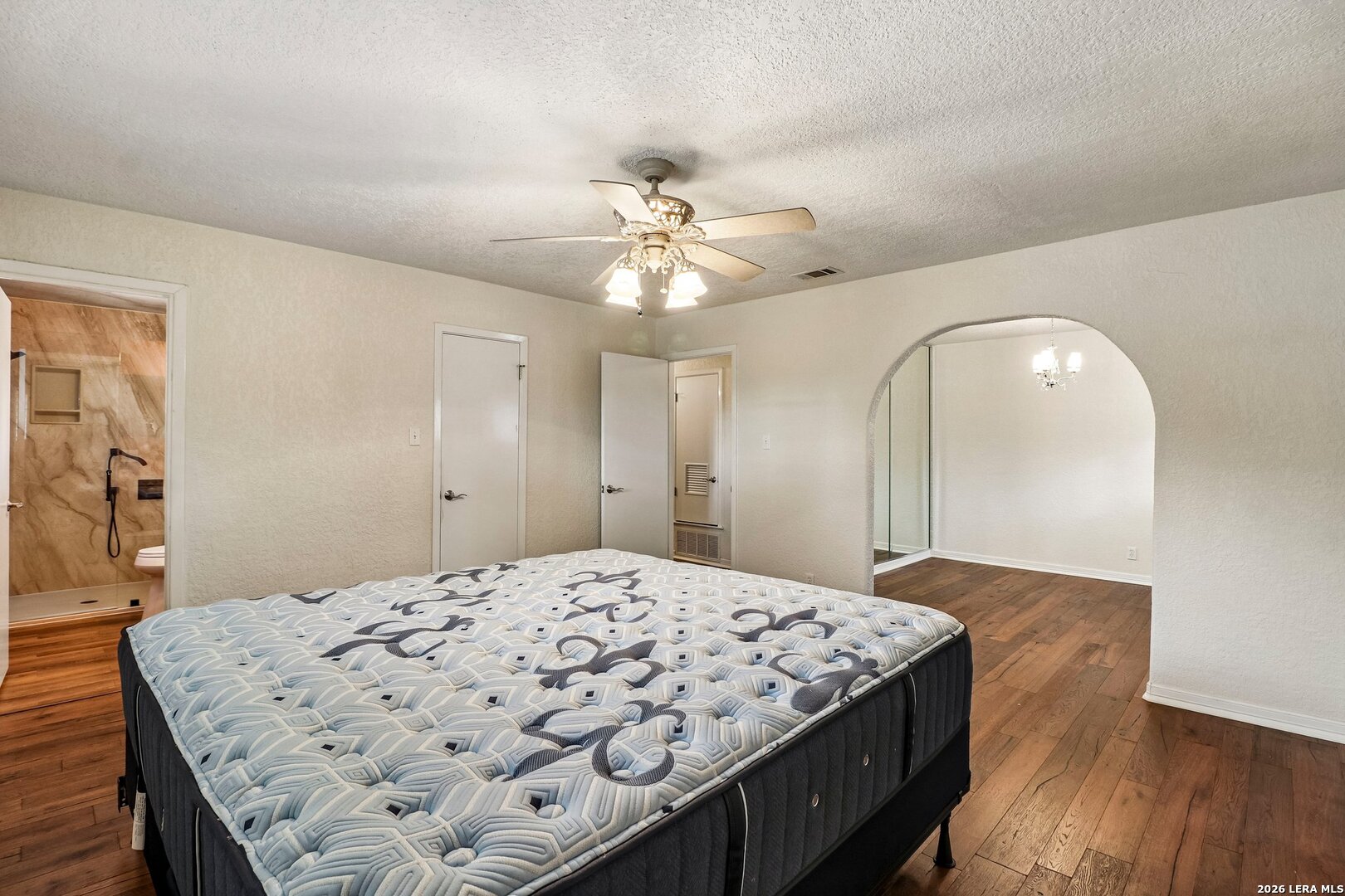 102 Meadowland Universal City TX 78148