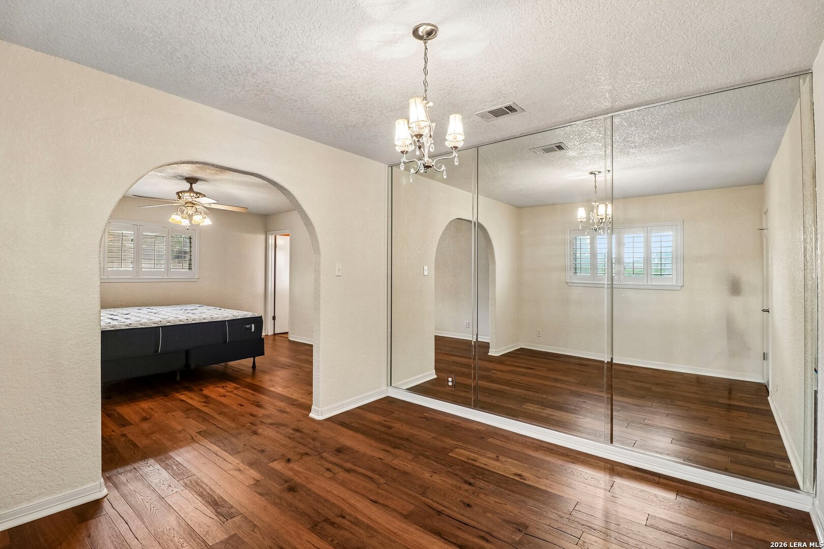 102 Meadowland Universal City TX 78148