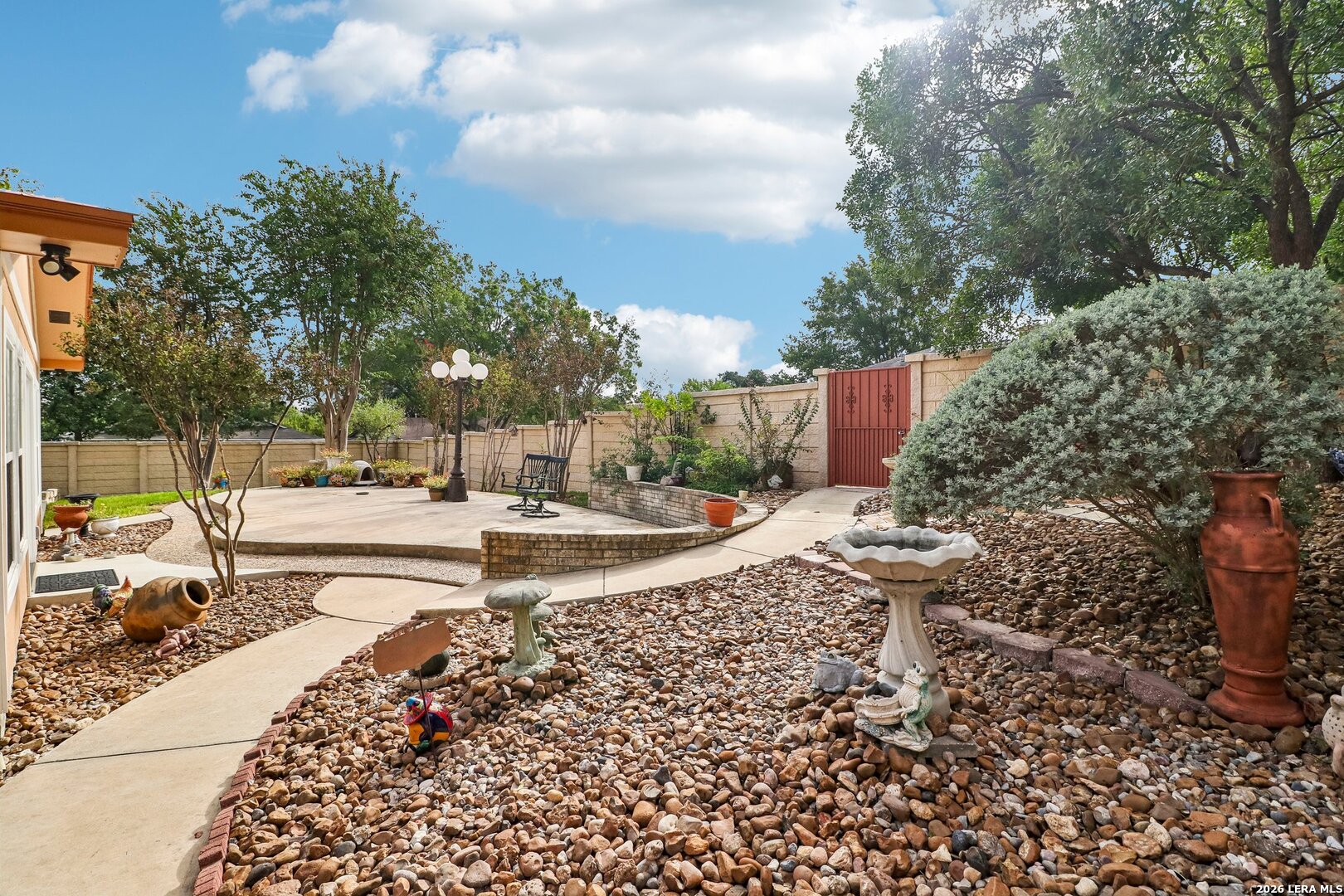 102 Meadowland Universal City TX 78148