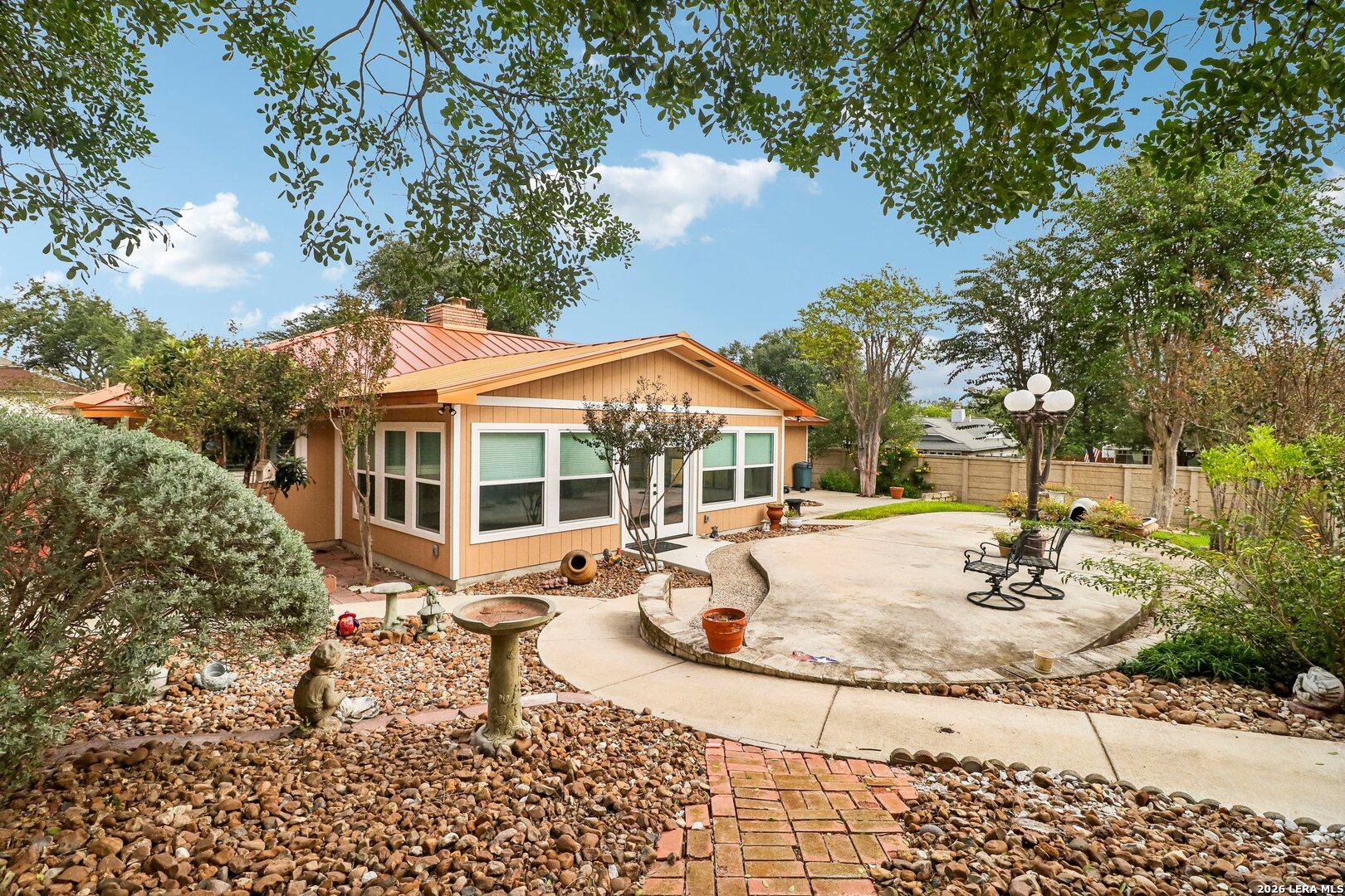 102 Meadowland Universal City TX 78148