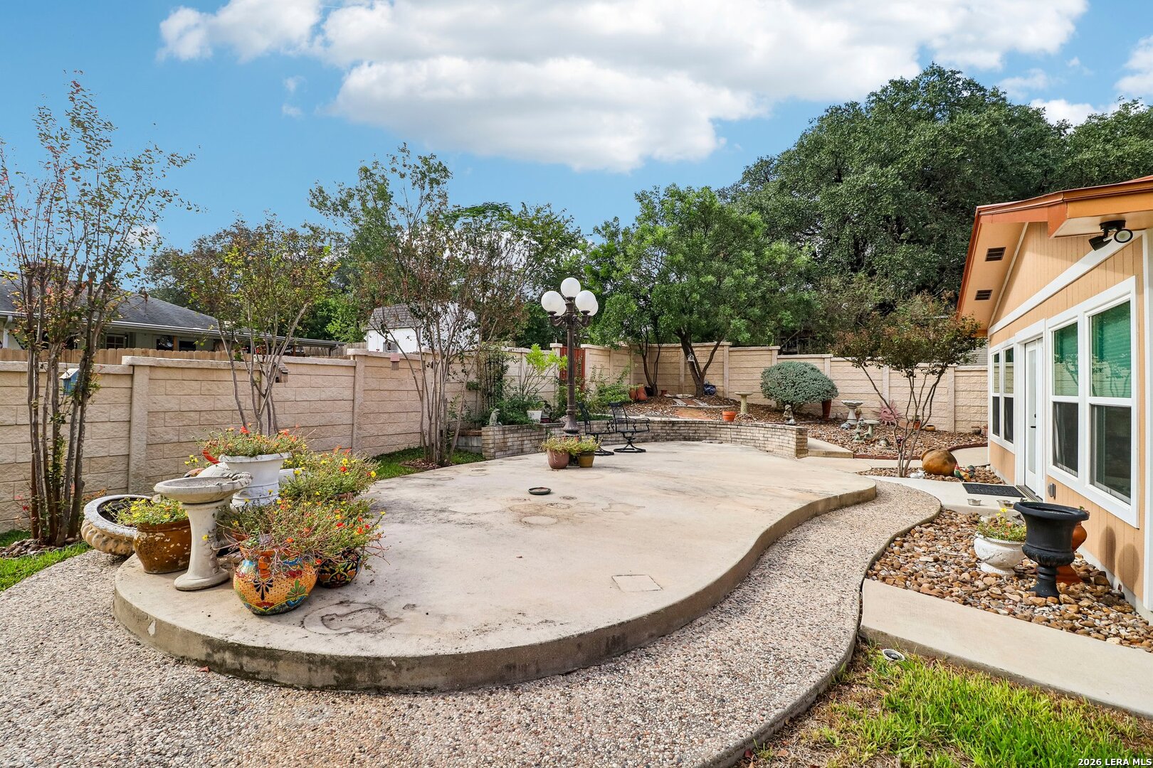 102 Meadowland Universal City TX 78148