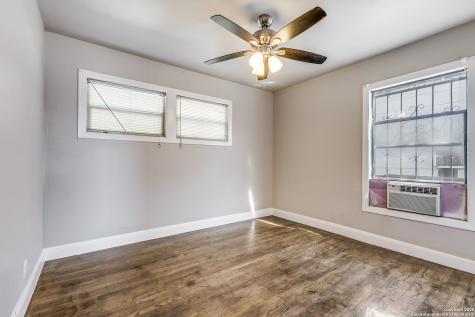 354 Las Palmas San Antonio TX 78237