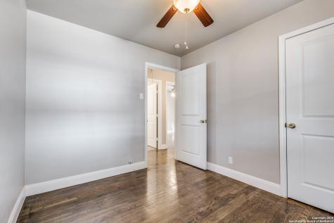 354 Las Palmas San Antonio TX 78237