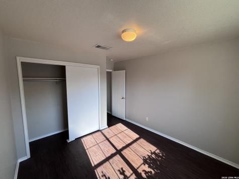 1423 Barker Bay San Antonio TX 78245