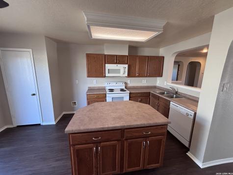 1423 Barker Bay San Antonio TX 78245