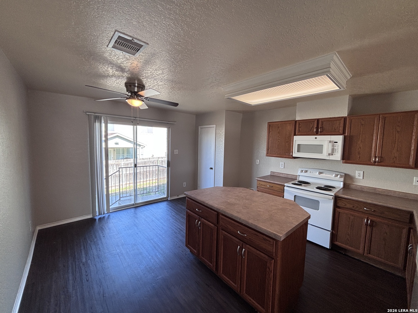 1423 Barker Bay San Antonio TX 78245