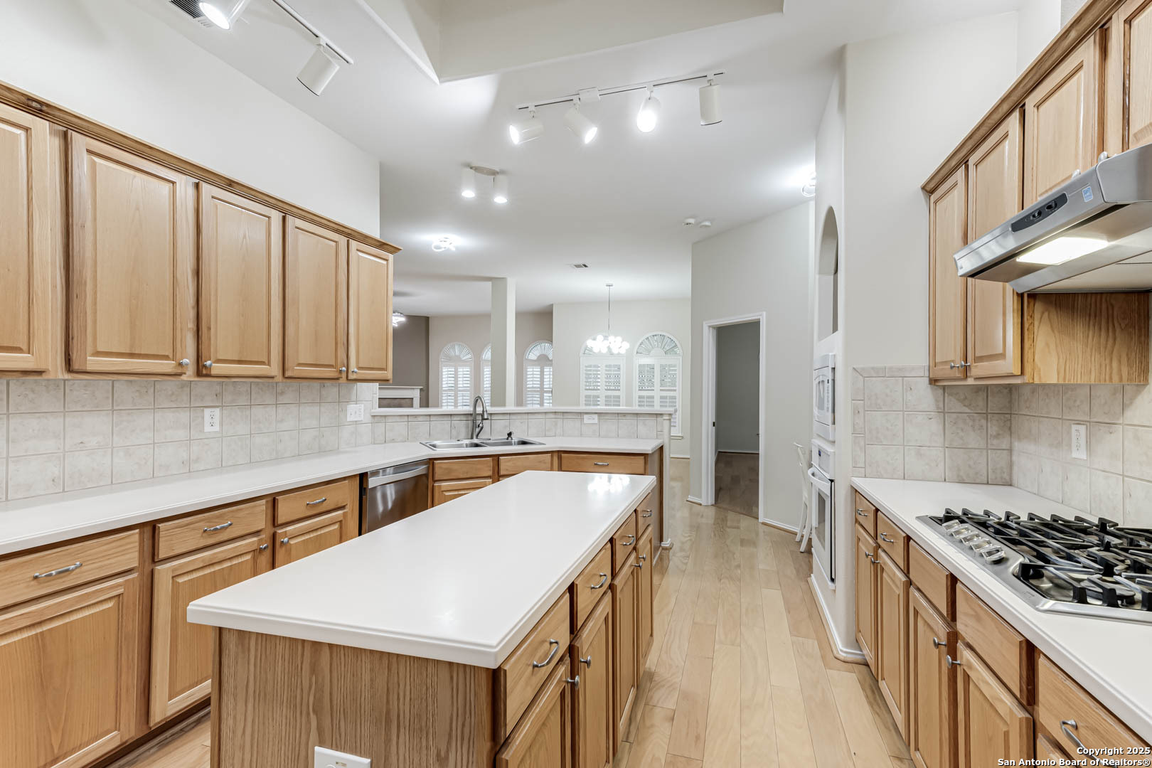 18719 Rogers Pass San Antonio TX 78258