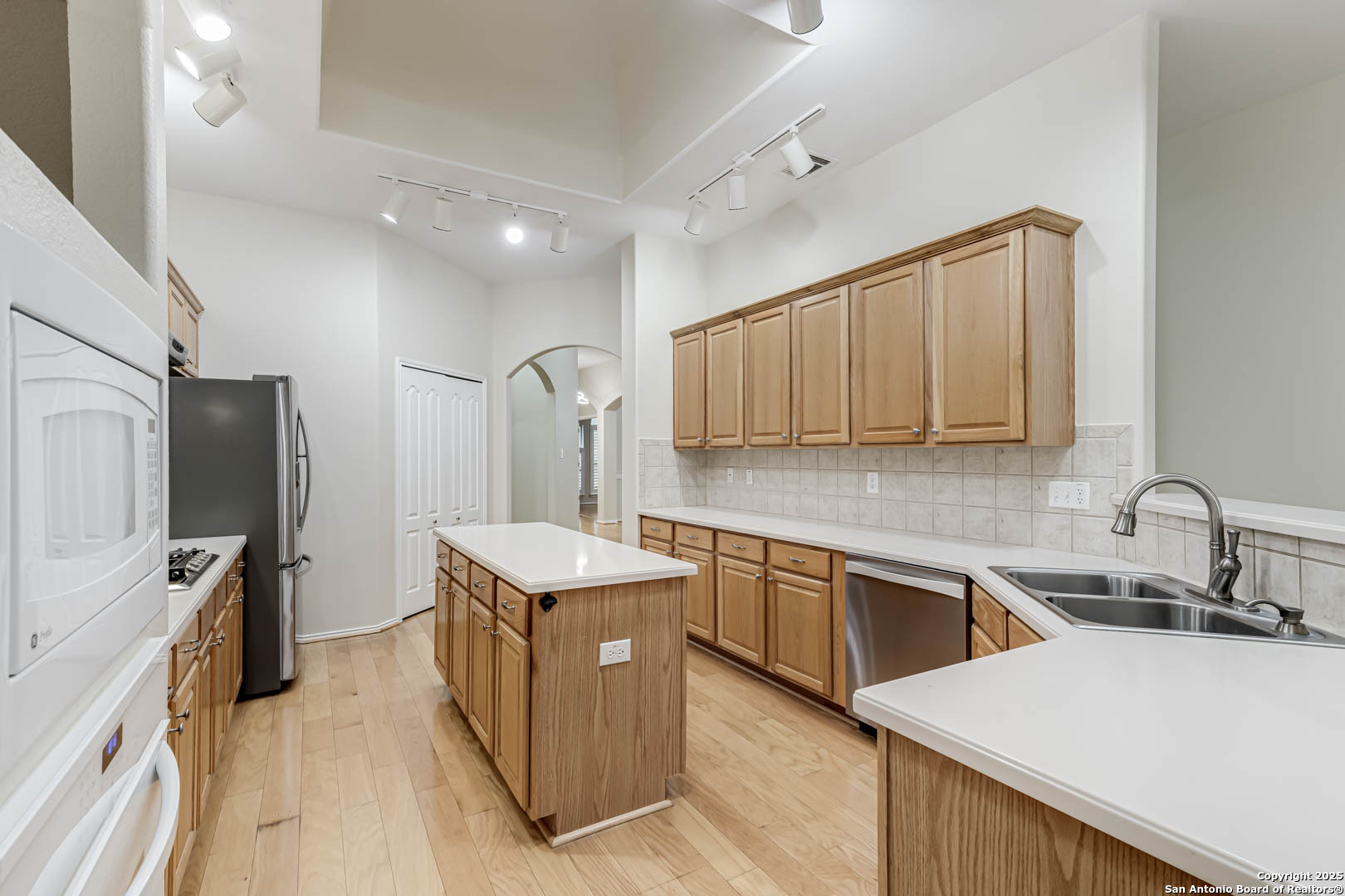 18719 Rogers Pass San Antonio TX 78258