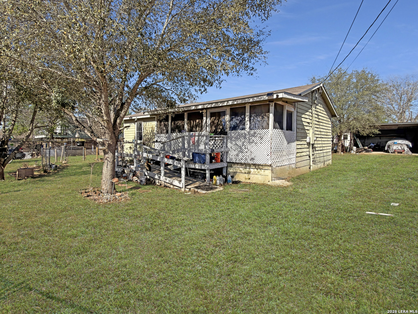 213 E 4th Elmendorf TX 78112