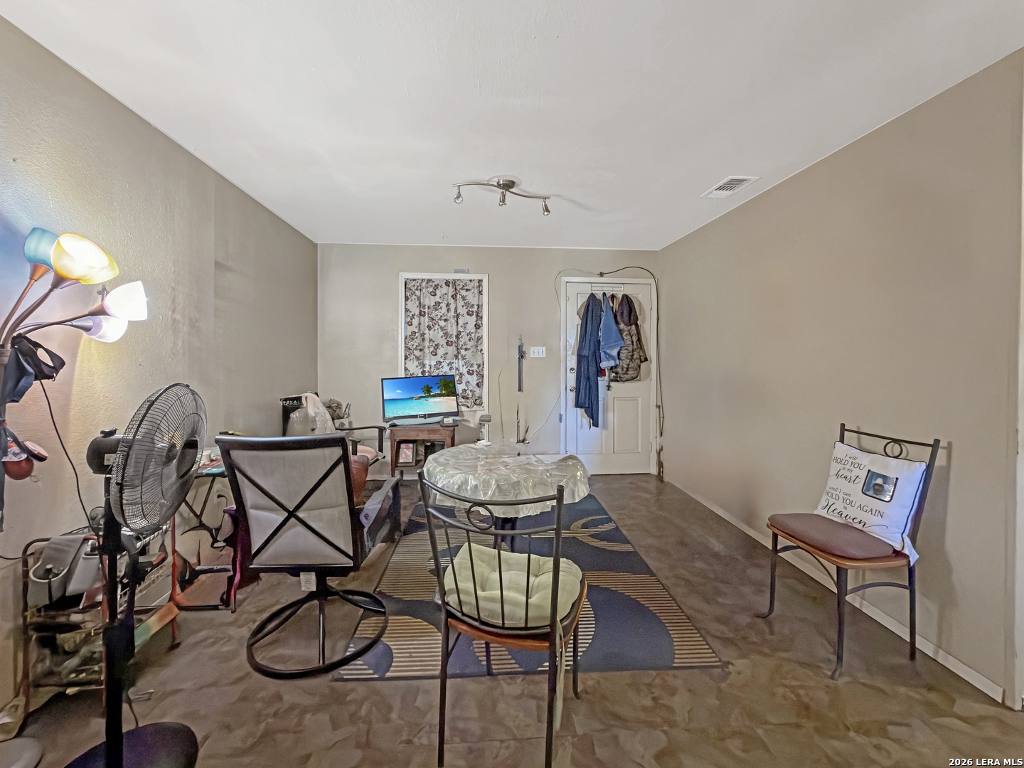 213 E 4th Elmendorf TX 78112