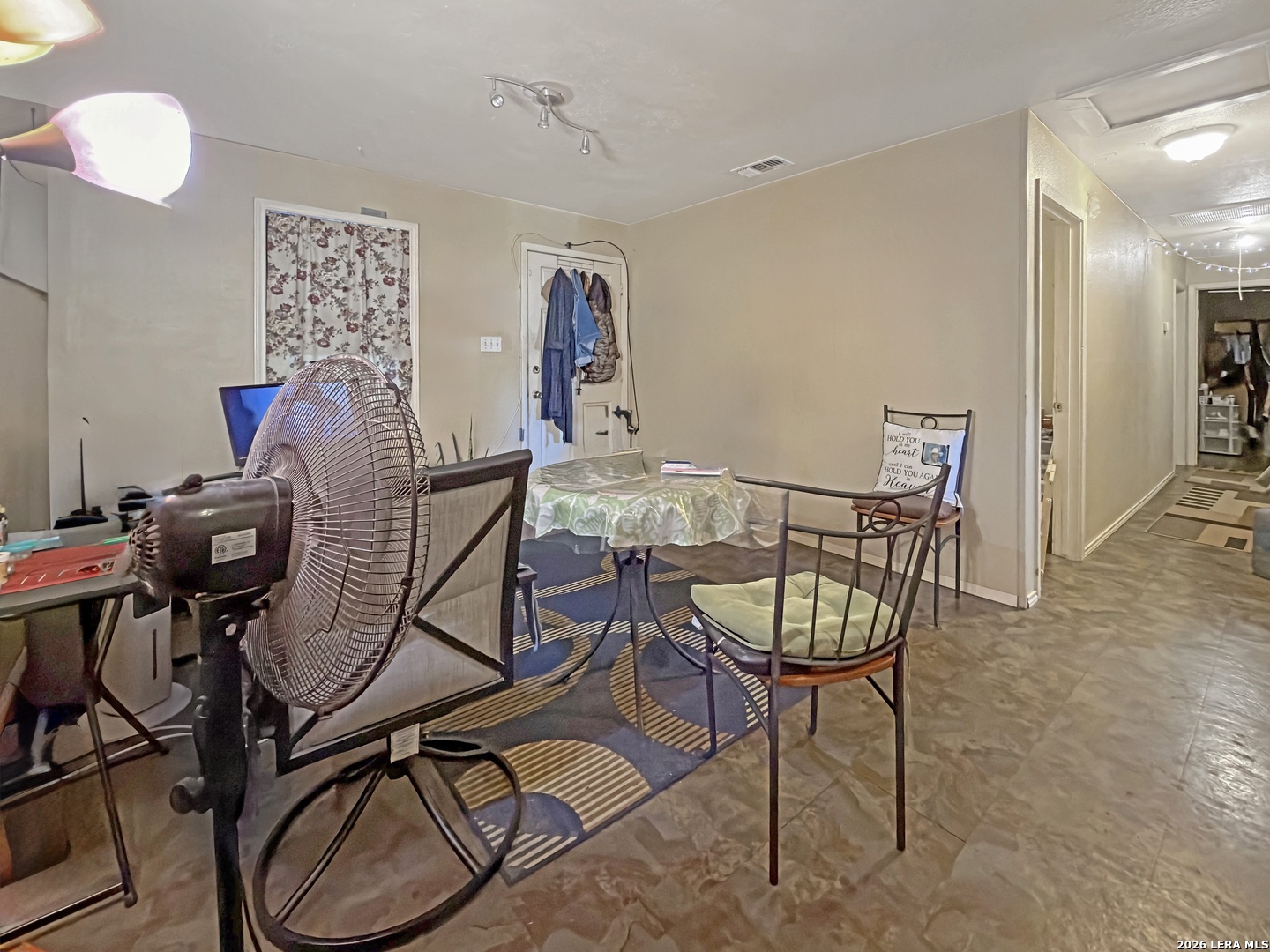 213 E 4th Elmendorf TX 78112
