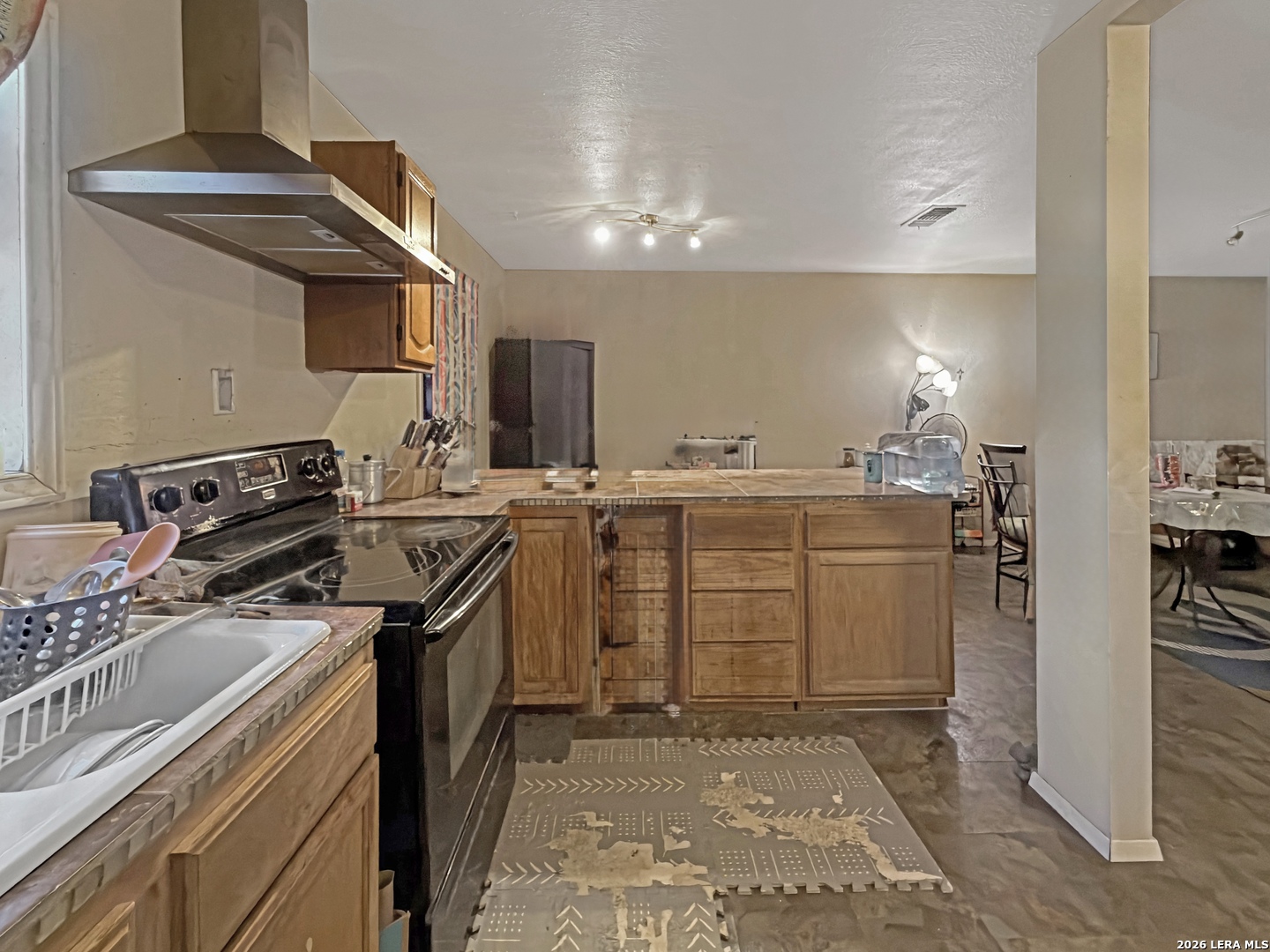 213 E 4th Elmendorf TX 78112