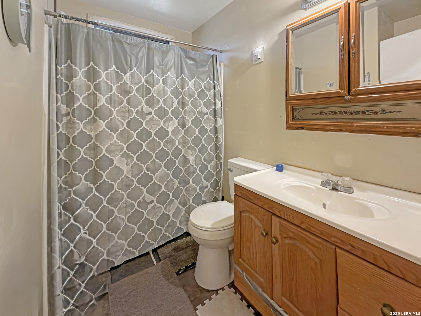 213 E 4th Elmendorf TX 78112