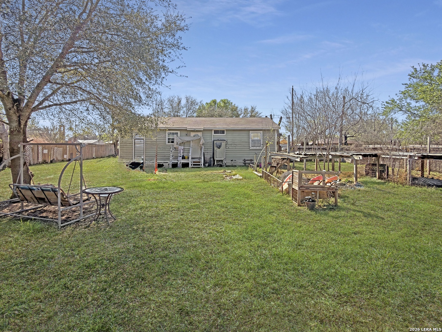 213 E 4th Elmendorf TX 78112