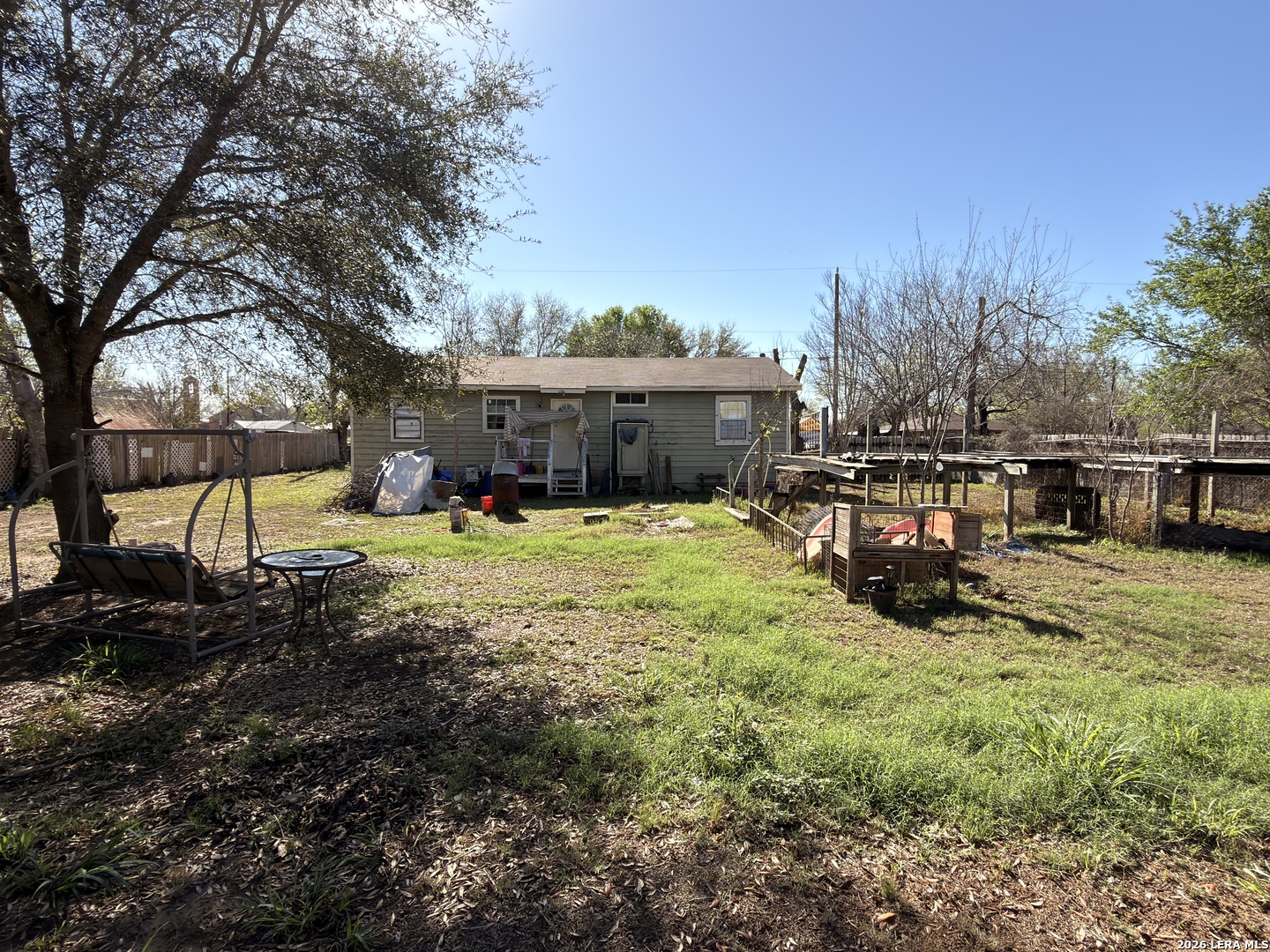 213 E 4th Elmendorf TX 78112
