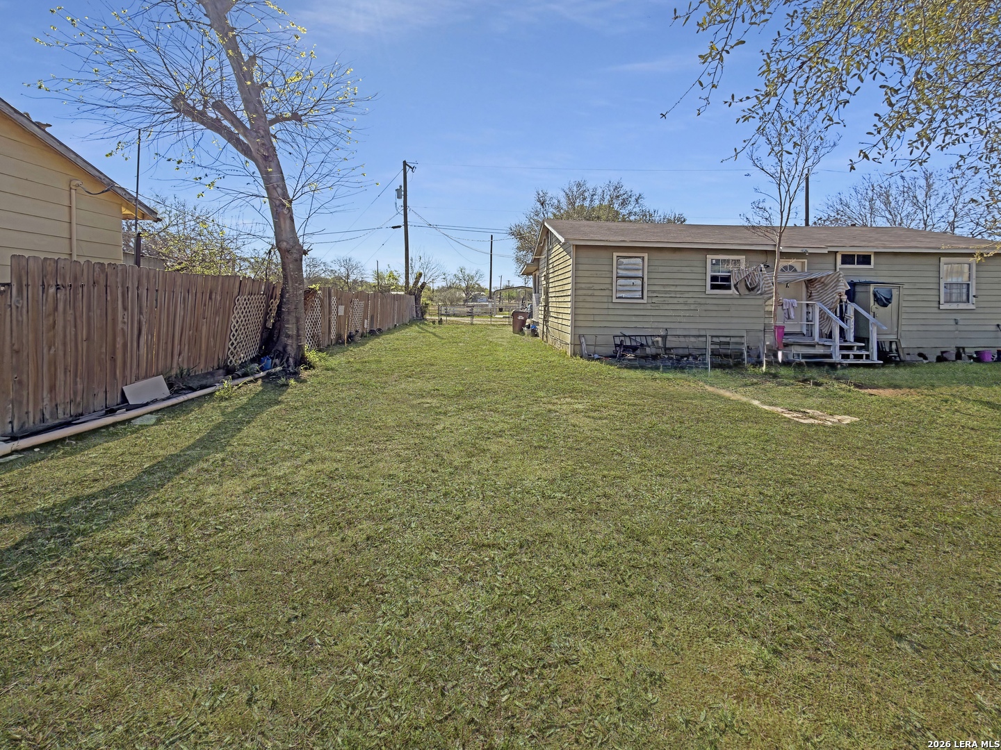 213 E 4th Elmendorf TX 78112