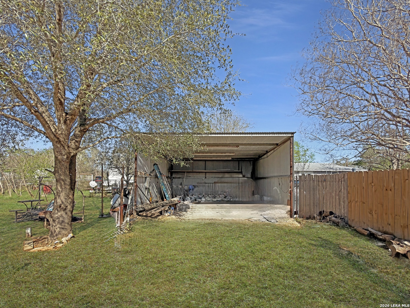 213 E 4th Elmendorf TX 78112