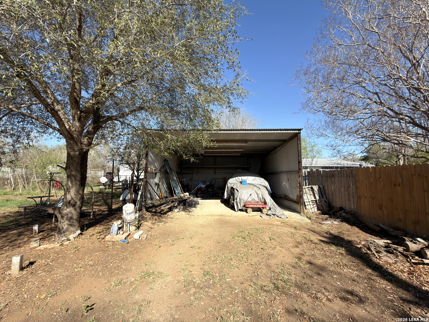 213 E 4th Elmendorf TX 78112