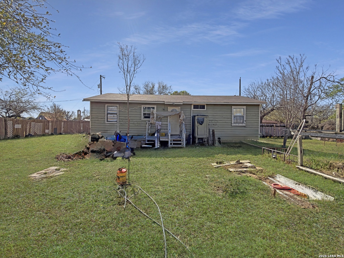 213 E 4th Elmendorf TX 78112