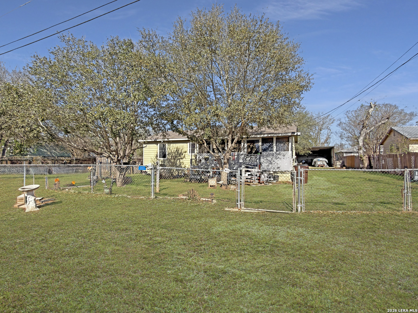213 E 4th Elmendorf TX 78112