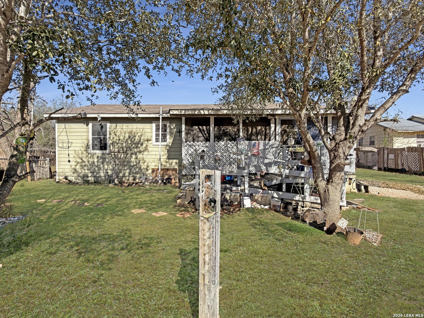 213 E 4th Elmendorf TX 78112