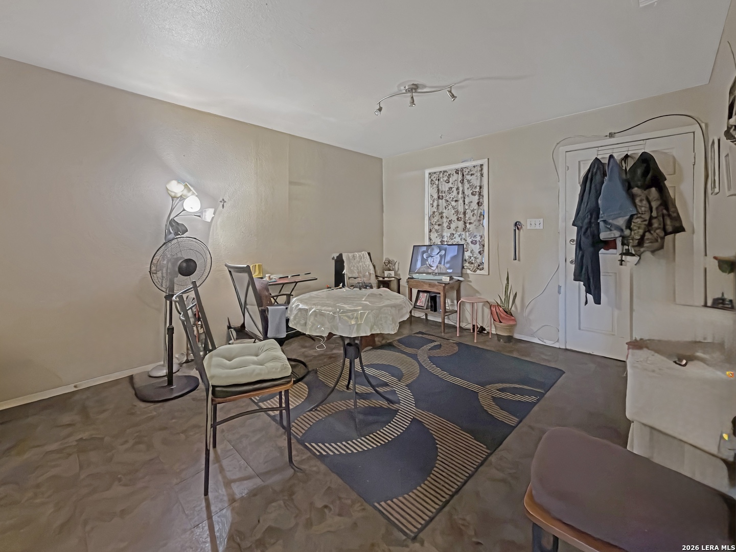 213 E 4th Elmendorf TX 78112